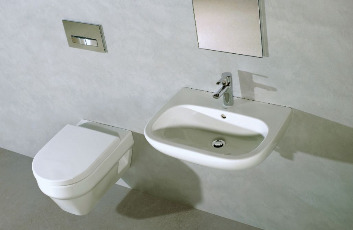 Waschtisch und WC auf Sandstein Grau